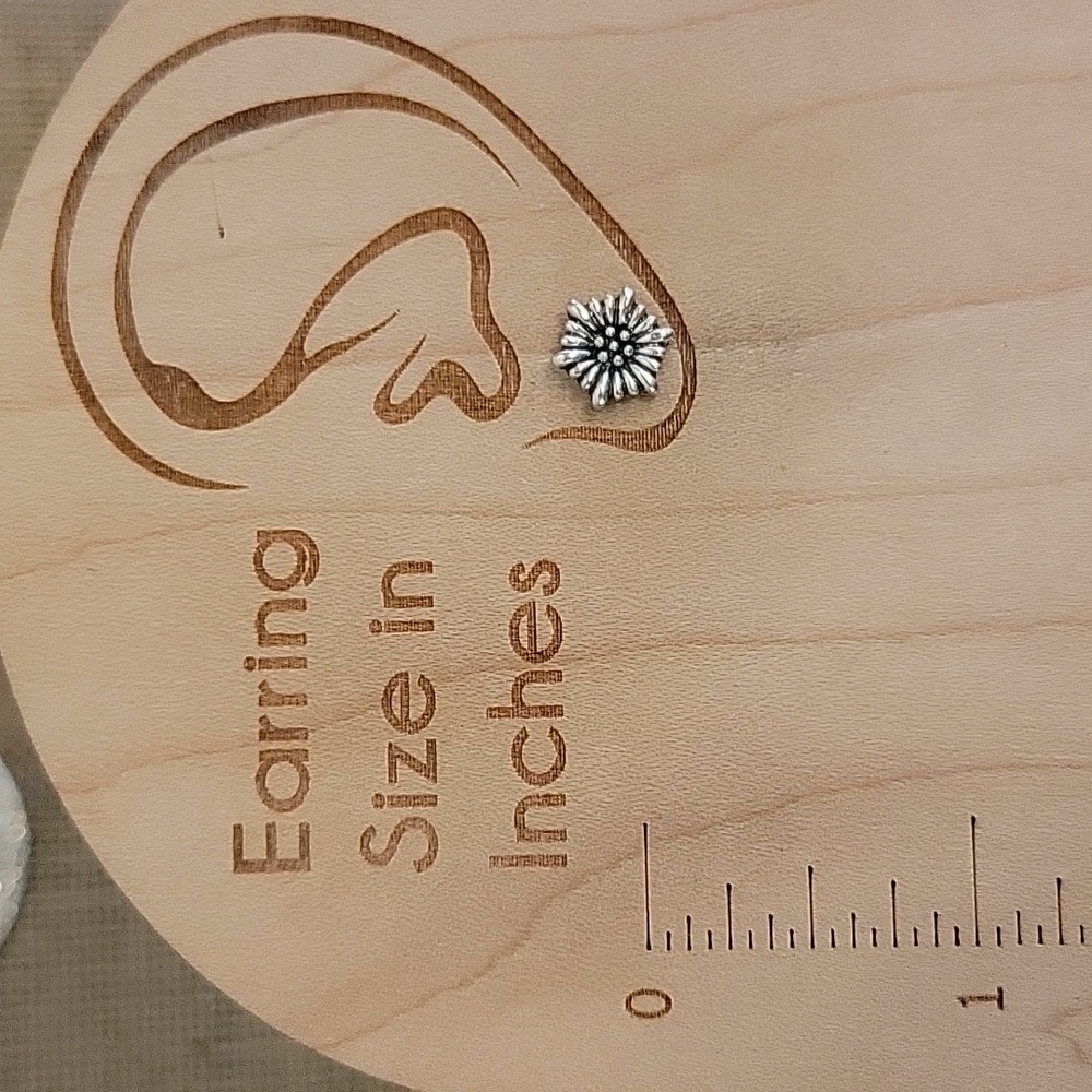 🔥LAST PAIR🔥 Boho Blossom Stud Earrings - Picture 4 of 7